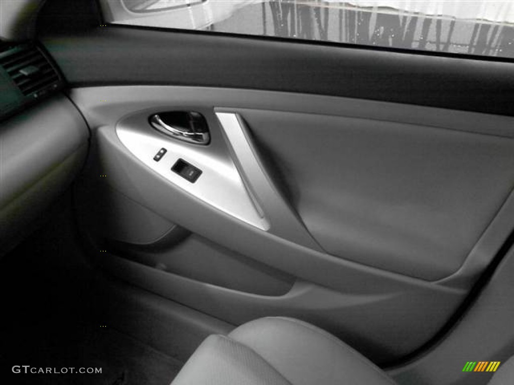 2010 Camry SE V6 - Super White / Ash Gray photo #11