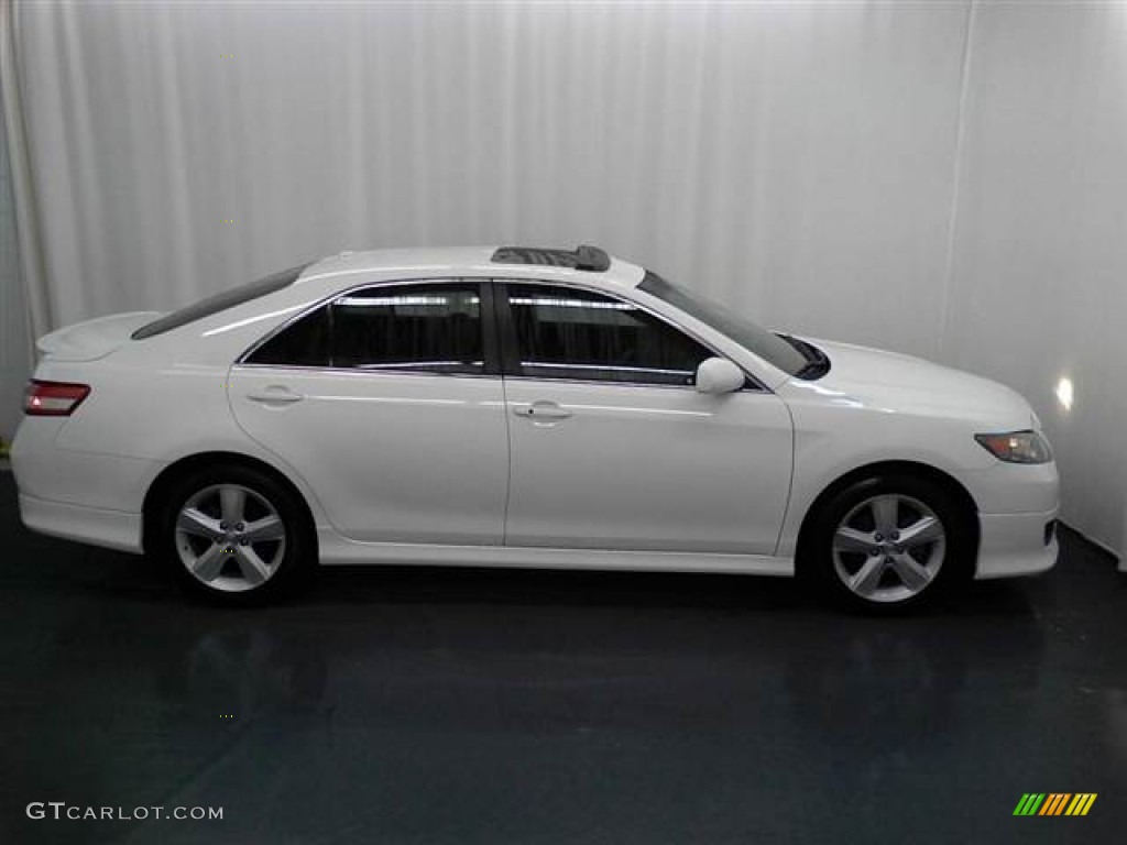 2010 Camry SE V6 - Super White / Ash Gray photo #17