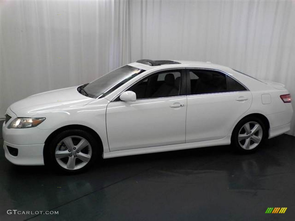 2010 Camry SE V6 - Super White / Ash Gray photo #18