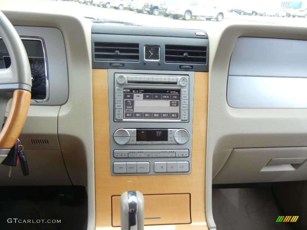 2008 Lincoln Navigator L Elite Controls Photo #60064806