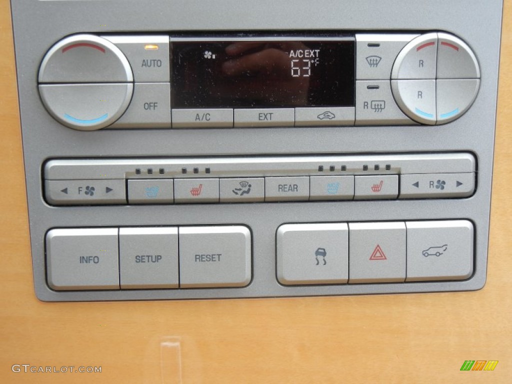 2008 Lincoln Navigator L Elite Controls Photo #60064842