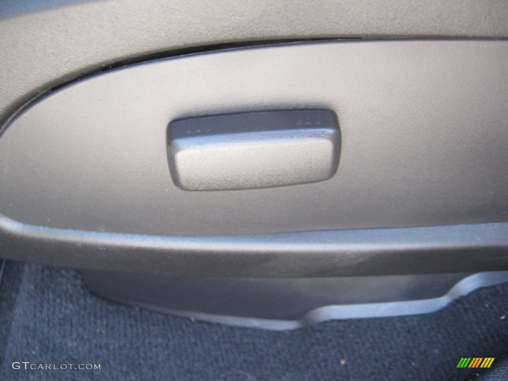 2007 Outlook XE - Gold Mist / Black photo #13