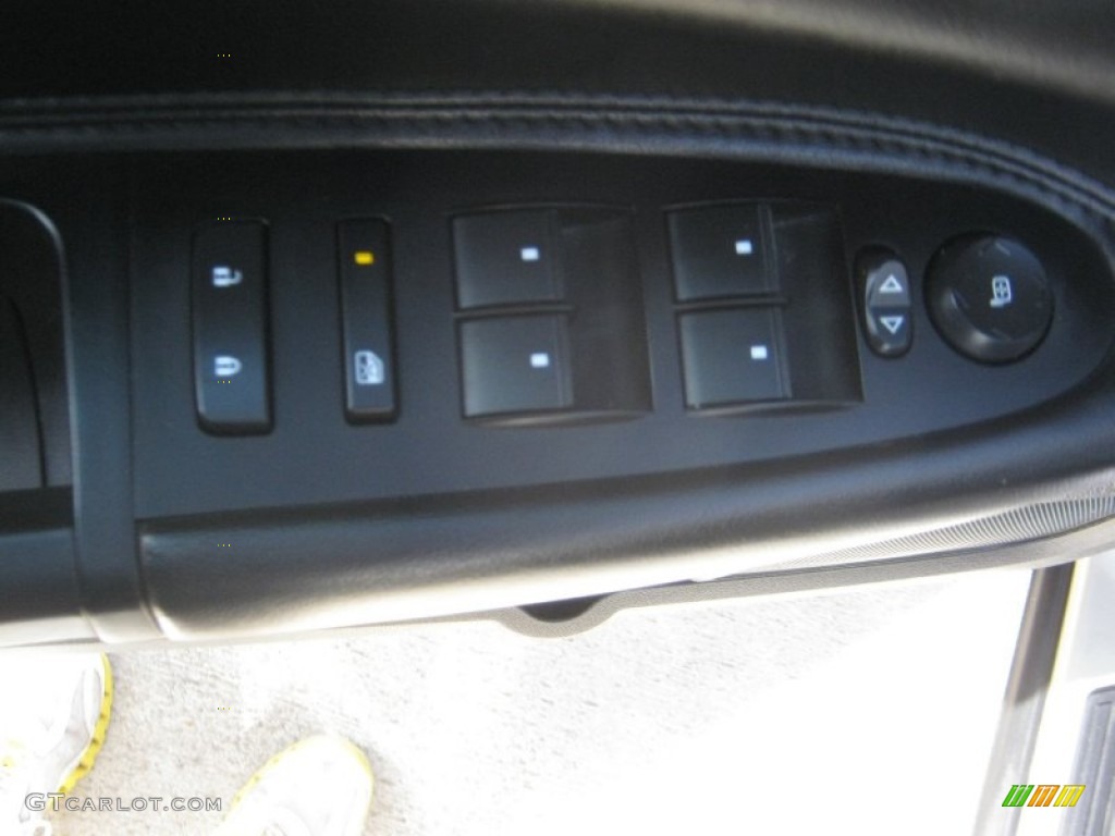 2007 Outlook XE - Gold Mist / Black photo #17