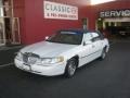 2001 Vibrant White Lincoln Town Car Signature  photo #1