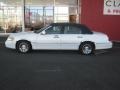 2001 Vibrant White Lincoln Town Car Signature  photo #2