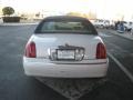 2001 Vibrant White Lincoln Town Car Signature  photo #4