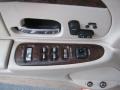 2001 Vibrant White Lincoln Town Car Signature  photo #15