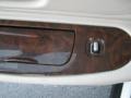 2001 Vibrant White Lincoln Town Car Signature  photo #17