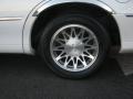2001 Vibrant White Lincoln Town Car Signature  photo #19