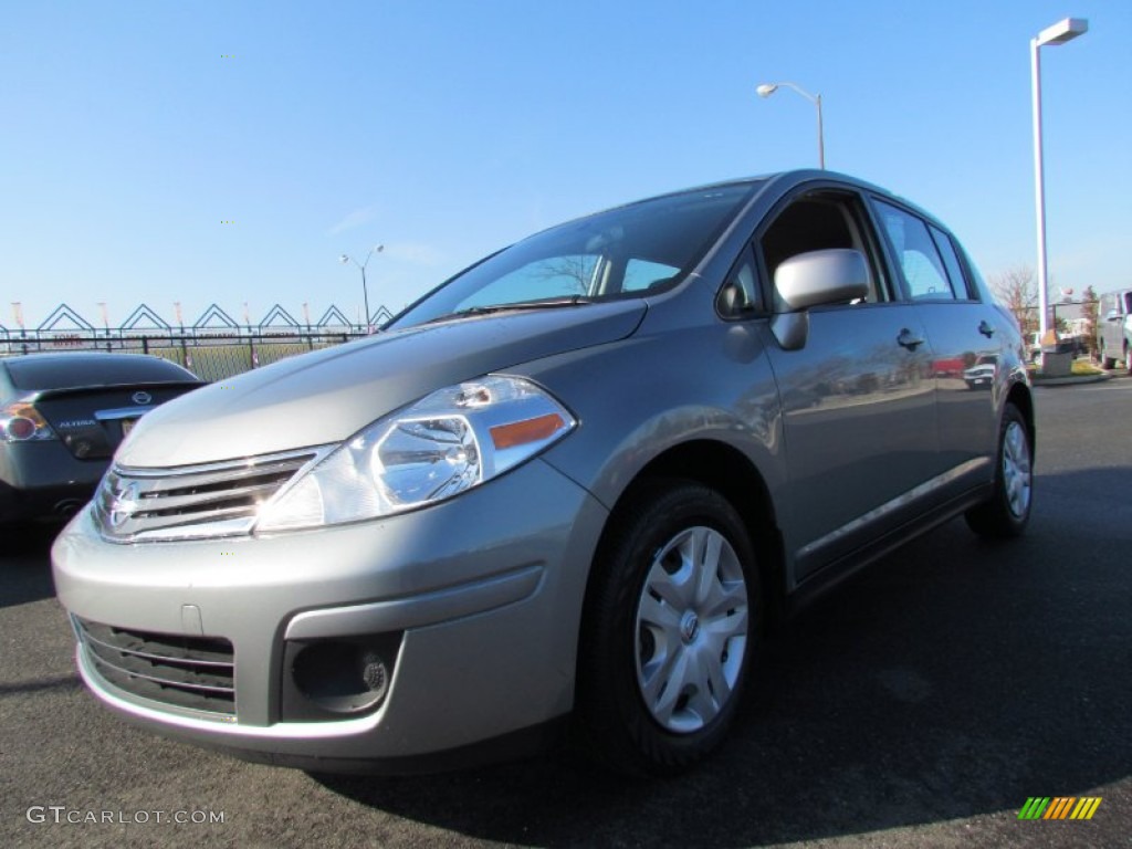 2010 Versa 1.8 S Hatchback - Magnetic Gray Metallic / Charcoal photo #1