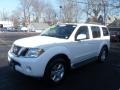 Avalanche White - Pathfinder SE 4x4 Photo No. 3