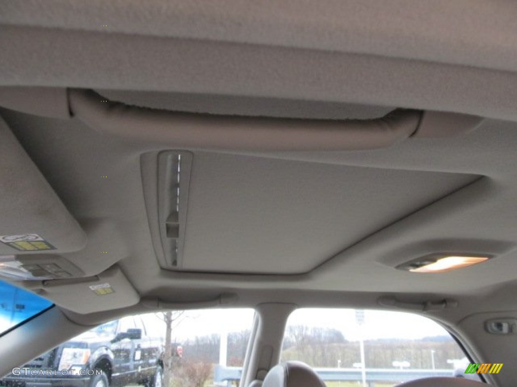 2004 XG350 L Sedan - Celadon Green Metallic / Beige photo #15