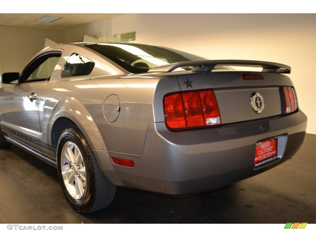 2006 Mustang V6 Deluxe Coupe - Tungsten Grey Metallic / Dark Charcoal photo #4