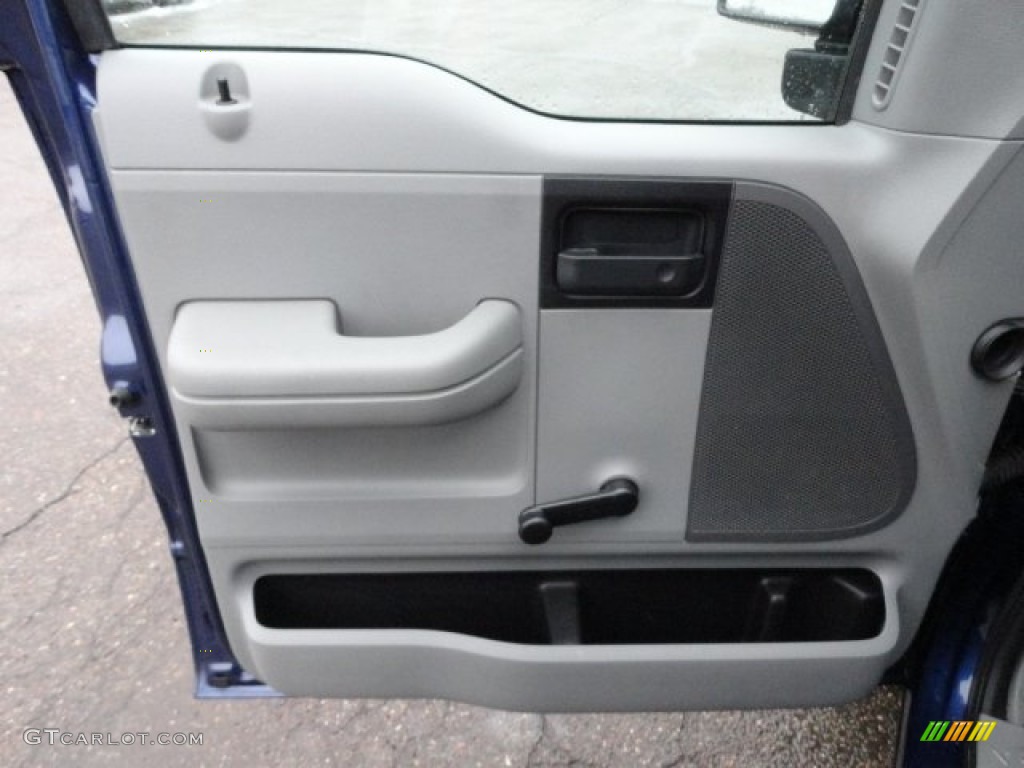 2007 Ford F150 STX Regular Cab 4x4 Medium Flint Door Panel Photo #60081018