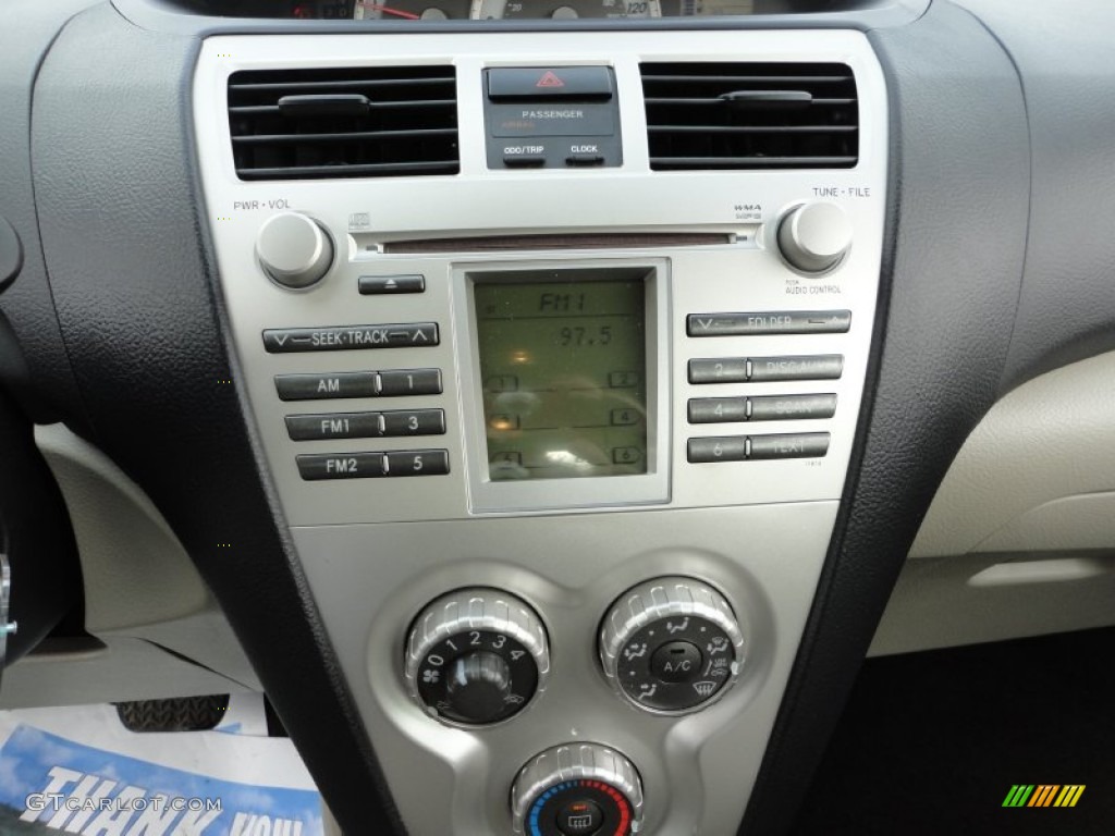 2007 Toyota Yaris Sedan Controls Photo #60088149