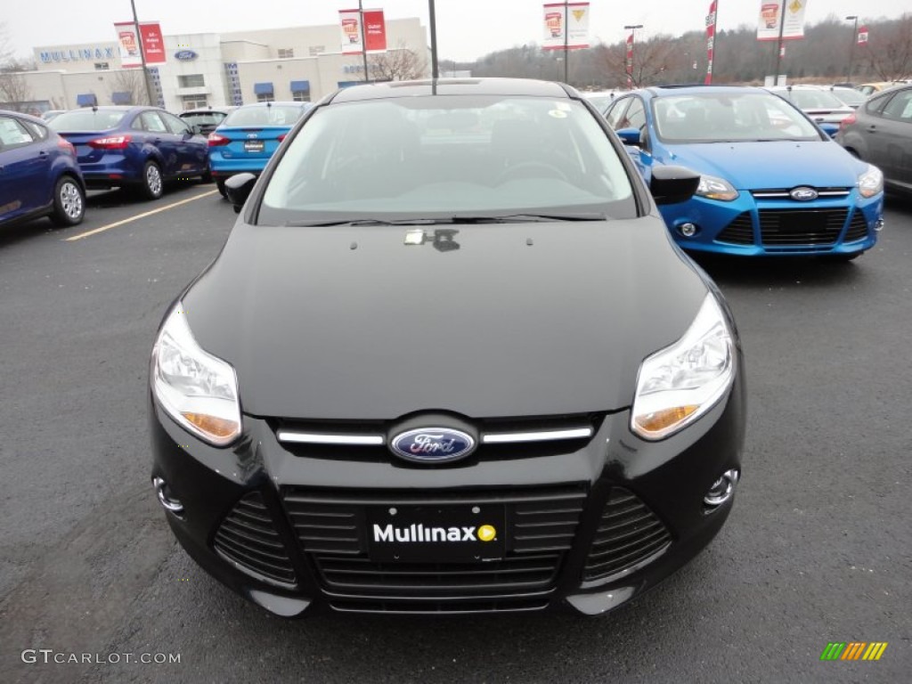 2012 Focus SE Sedan - Tuxedo Black Metallic / Charcoal Black photo #8