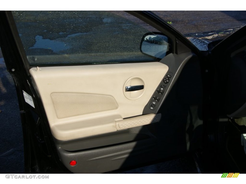 2004 Grand Prix GT Sedan - Black / Dark Taupe photo #10