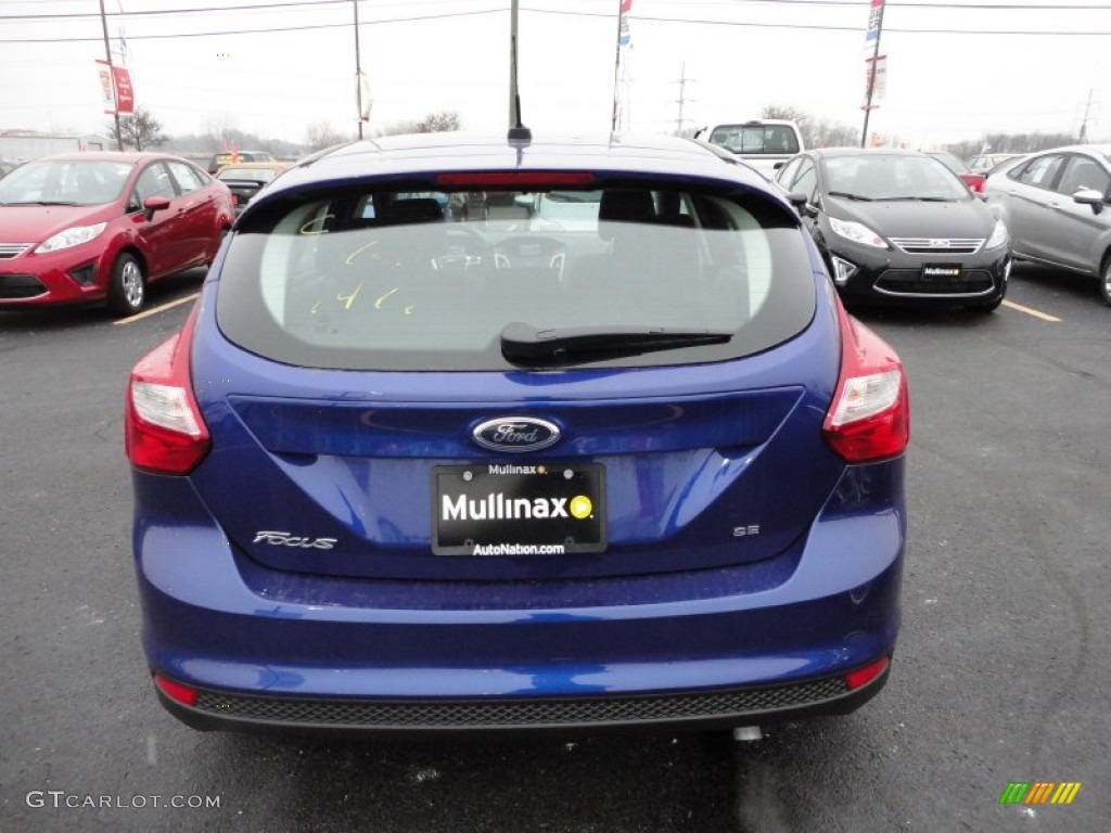 2012 Focus SE 5-Door - Sonic Blue Metallic / Charcoal Black photo #4