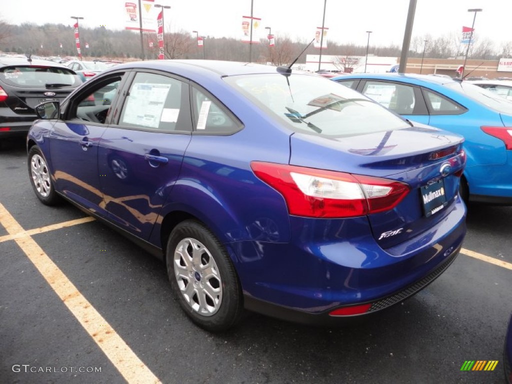 2012 Focus SE Sedan - Sonic Blue Metallic / Charcoal Black photo #2