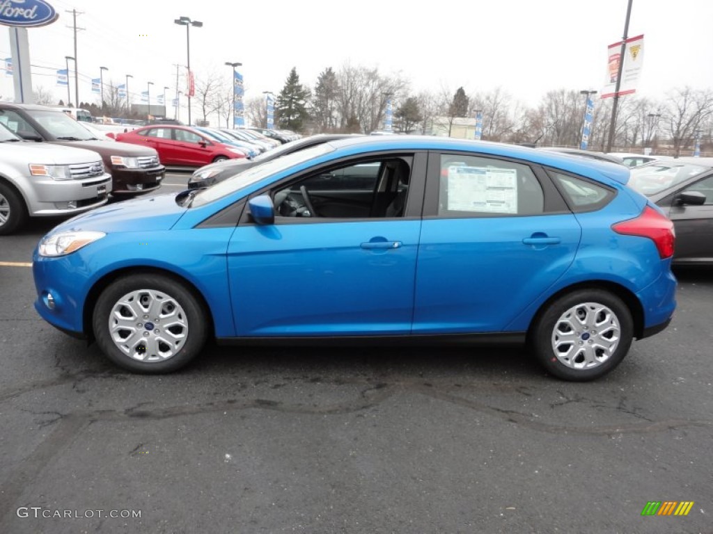 2012 Focus SE 5-Door - Blue Candy Metallic / Charcoal Black photo #2