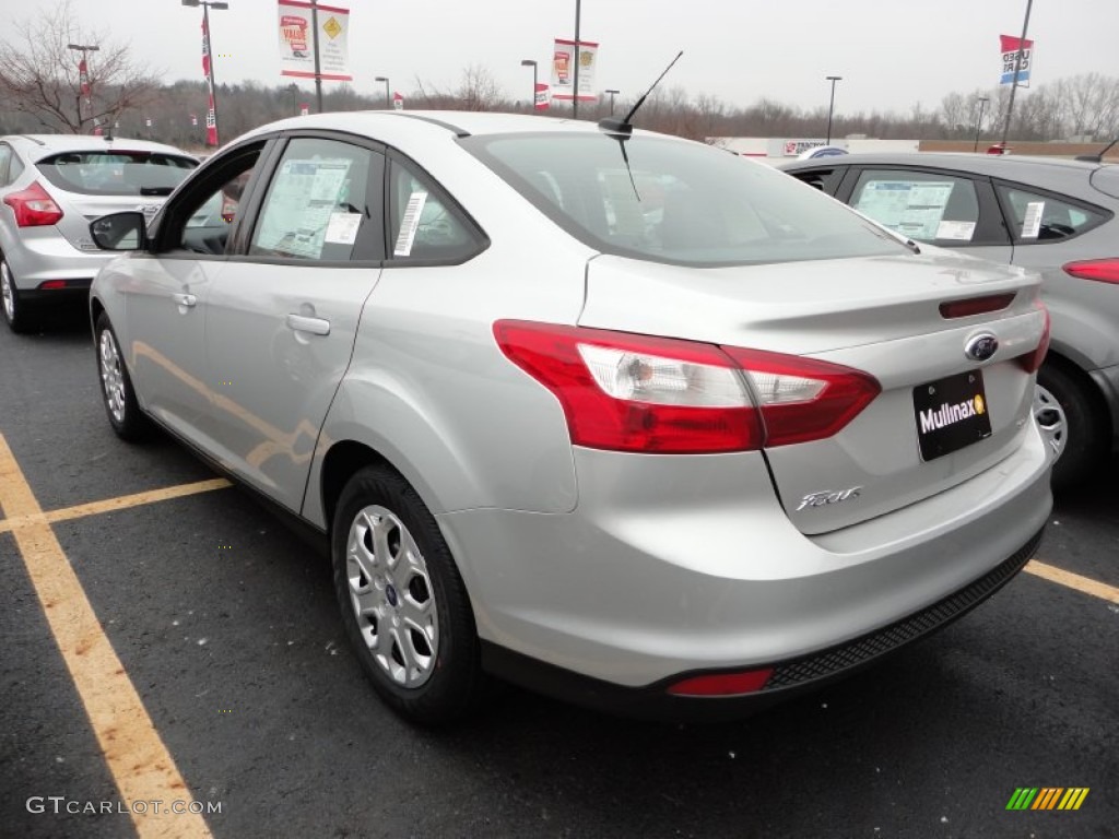 2012 Focus SE Sedan - Ingot Silver Metallic / Charcoal Black photo #2