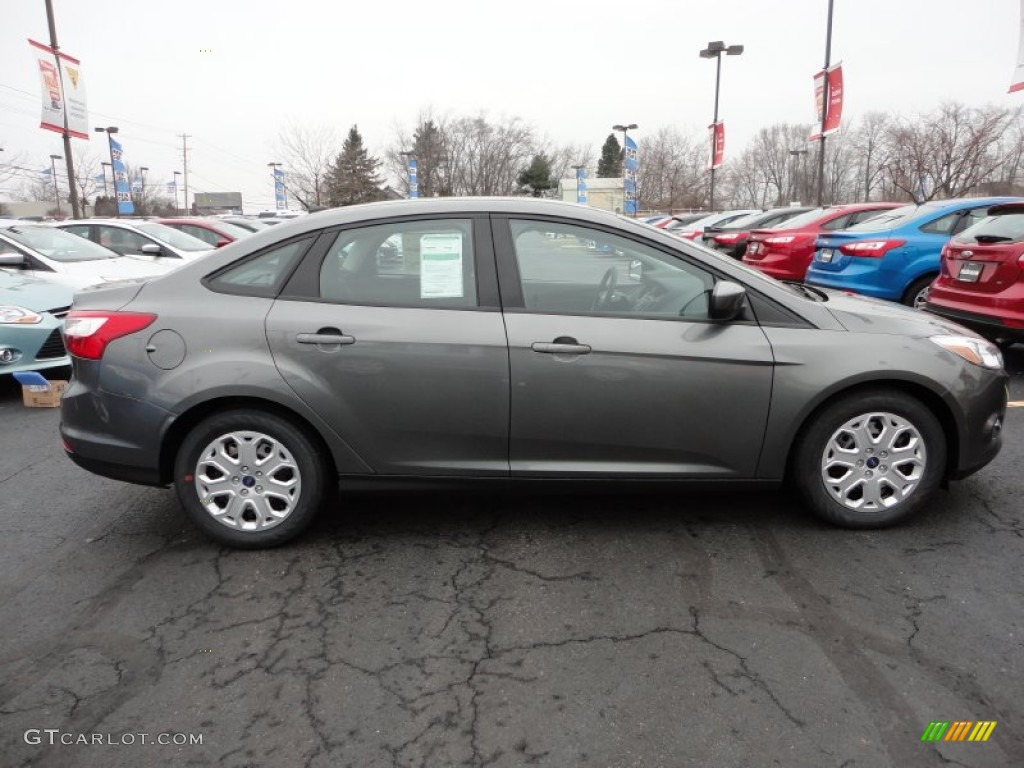 2012 Focus SE Sedan - Sterling Grey Metallic / Charcoal Black photo #6