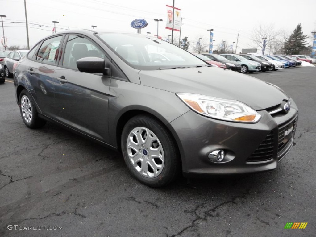 2012 Focus SE Sedan - Sterling Grey Metallic / Charcoal Black photo #7