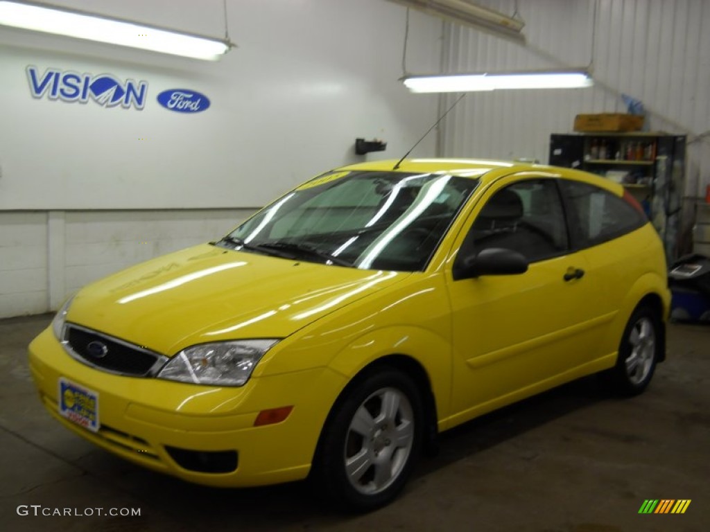 2005 Focus ZX3 SES Coupe - Egg Yolk Yellow / Charcoal/Charcoal photo #1