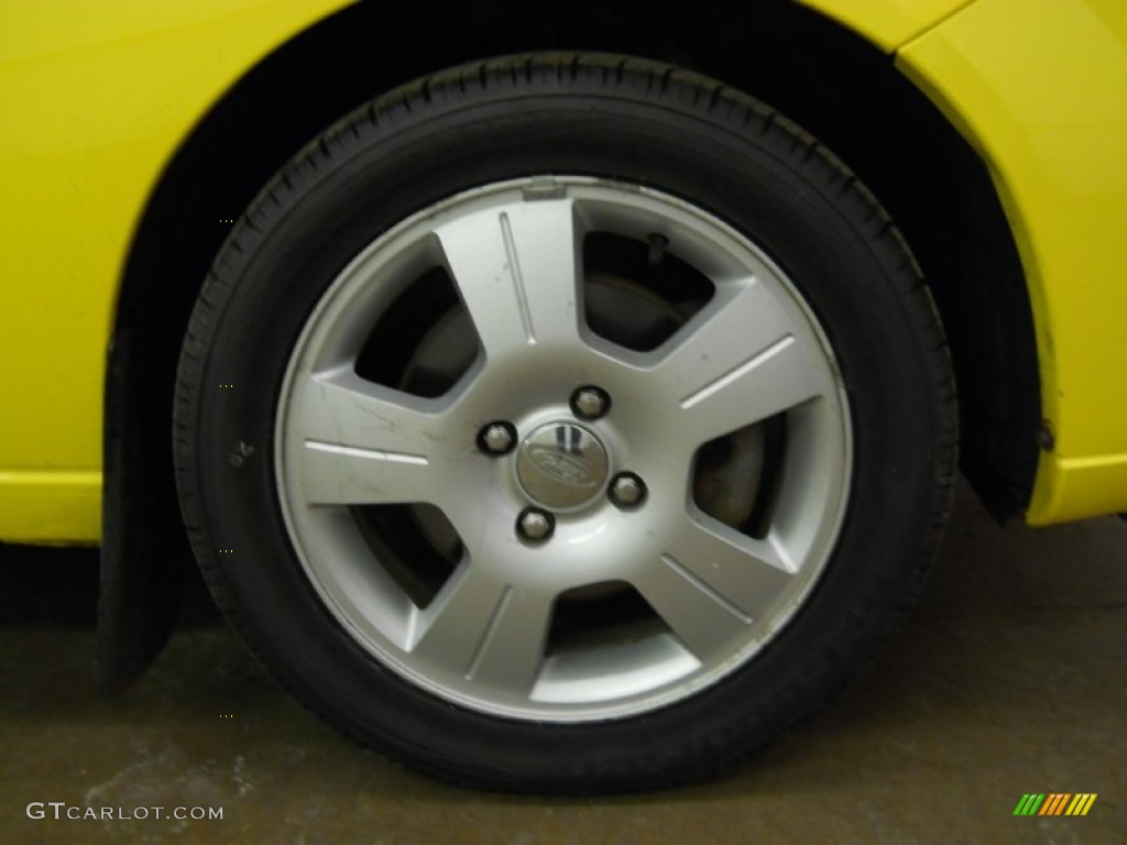 2005 Ford Focus ZX3 SES Coupe Wheel Photos