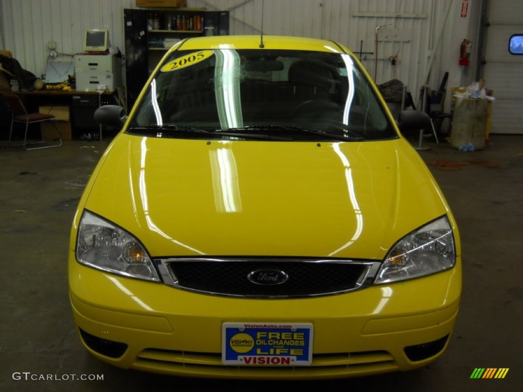 2005 Focus ZX3 SES Coupe - Egg Yolk Yellow / Charcoal/Charcoal photo #24