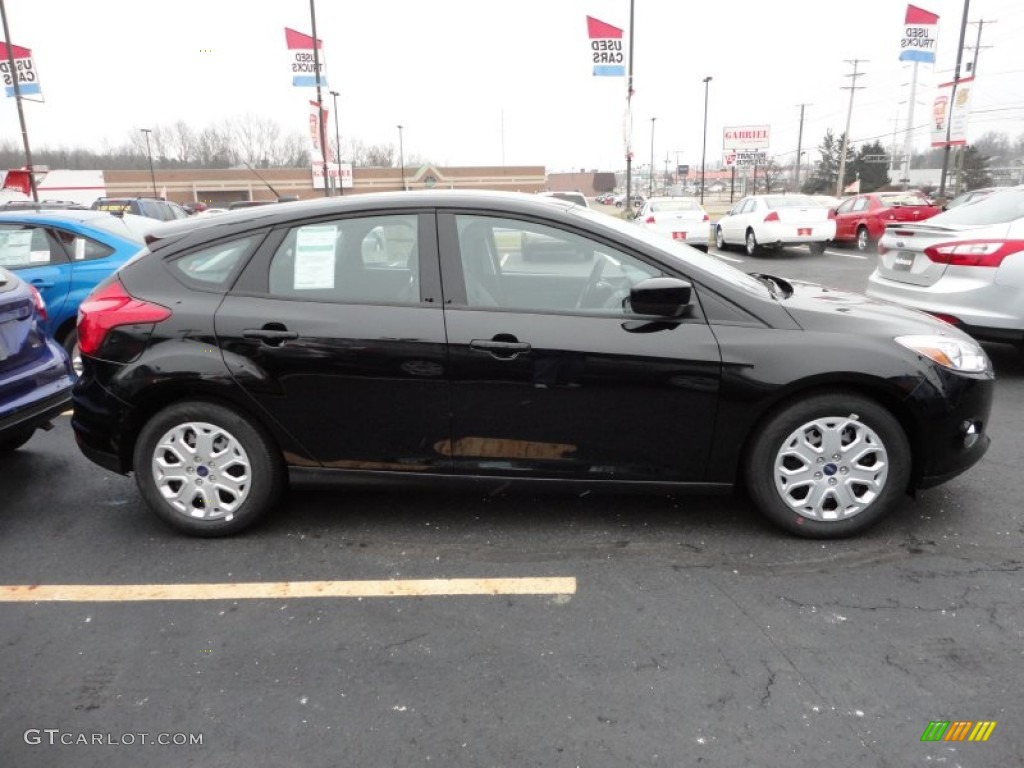 2012 Focus SE 5-Door - Black / Charcoal Black photo #6