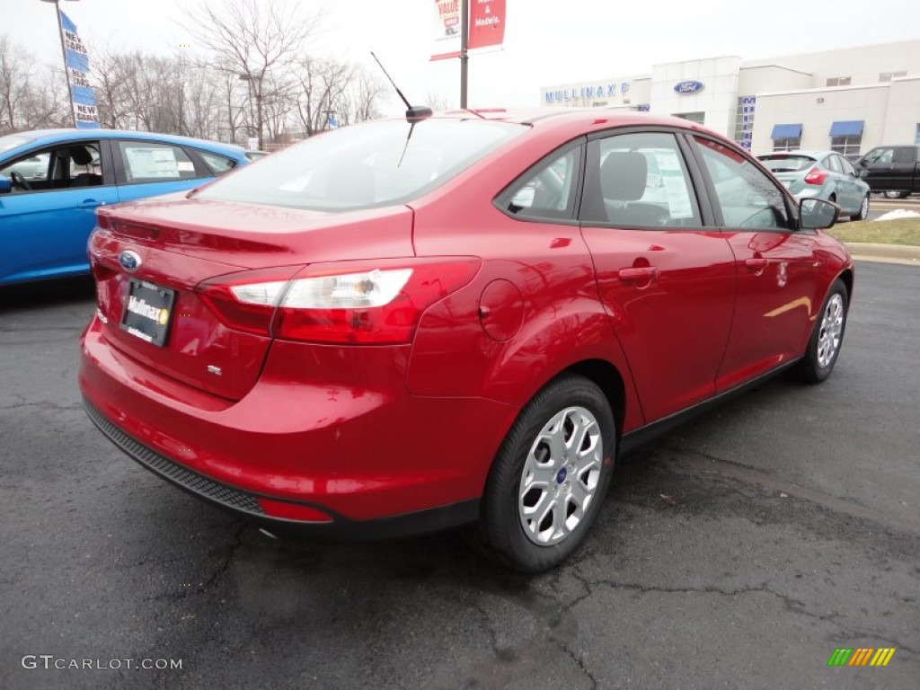 2012 Focus SE Sedan - Red Candy Metallic / Charcoal Black photo #5