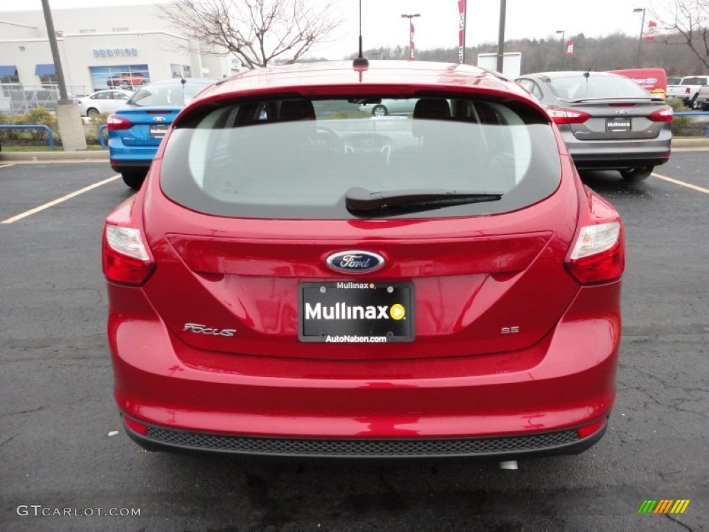 2012 Focus SE Sport 5-Door - Red Candy Metallic / Two-Tone Sport photo #4