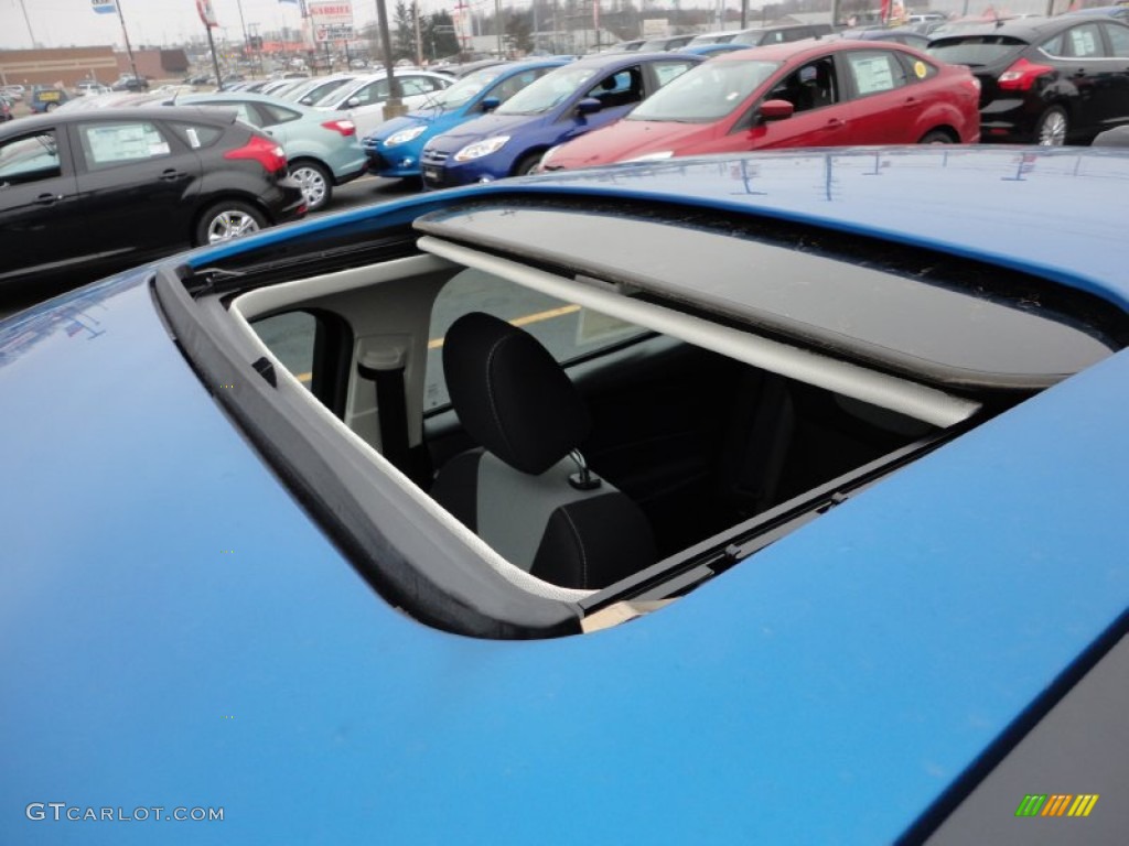 2012 Focus SE Sport Sedan - Blue Candy Metallic / Two-Tone Sport photo #10