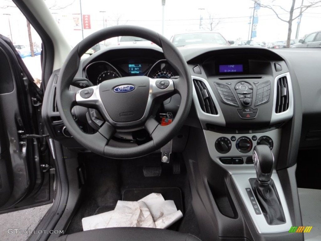 2012 Focus SE 5-Door - Sterling Grey Metallic / Charcoal Black photo #12