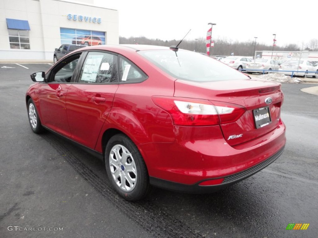 2012 Focus SE Sedan - Red Candy Metallic / Charcoal Black photo #3