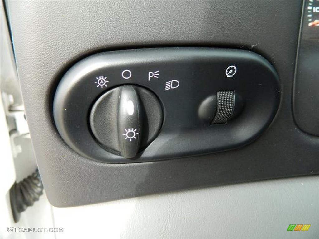 2005 Ford Excursion XLT Controls Photo #60098505