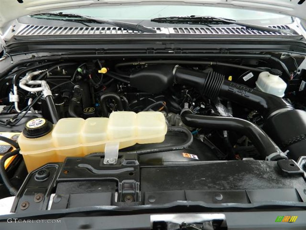 2005 Ford Excursion XLT 5.4 Liter SOHC 16-Valve Triton V8 Engine Photo #60098562