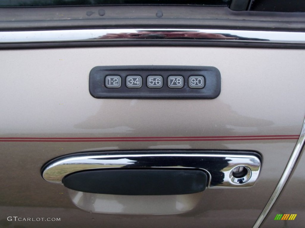 2003 Mercury Grand Marquis GS Controls Photo #60107043
