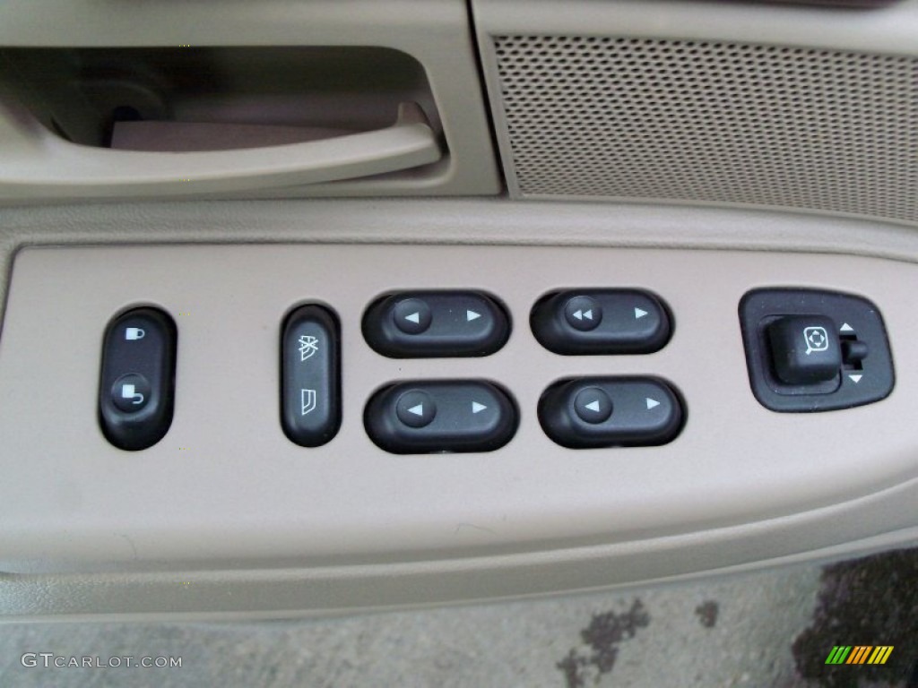2003 Mercury Grand Marquis GS Controls Photo #60107058
