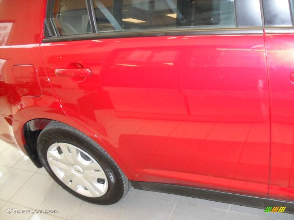 2011 Versa 1.8 S Sedan - Red Brick / Charcoal photo #20