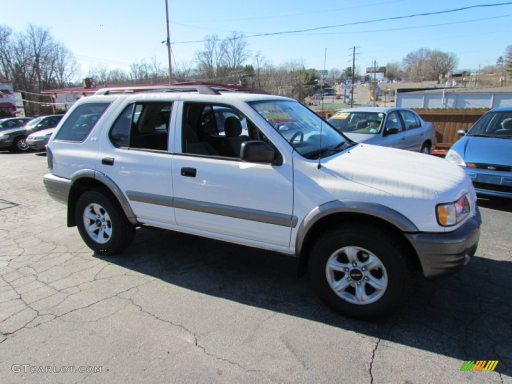 2002 Rodeo SE - Alpine White / Gray photo #2