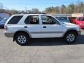 2002 Alpine White Isuzu Rodeo SE  photo #3