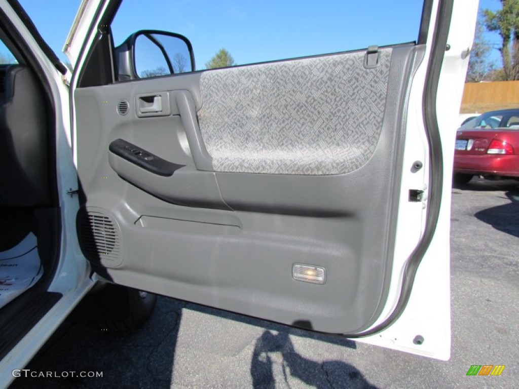 2002 Rodeo SE - Alpine White / Gray photo #28