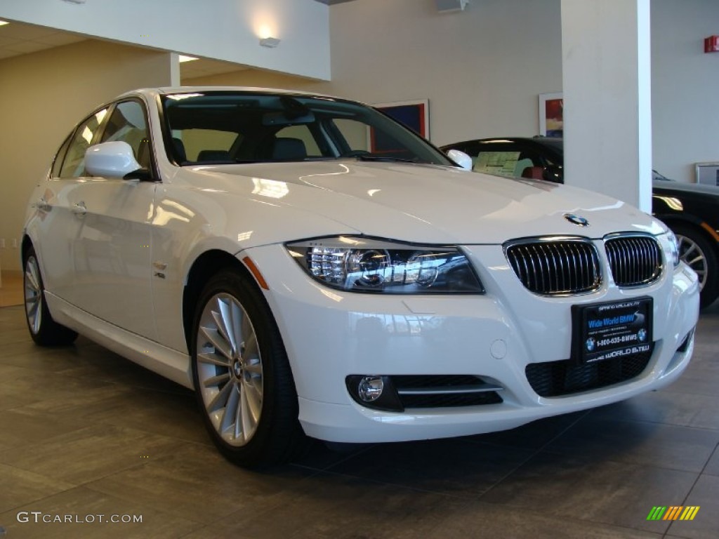 2011 3 Series 335i xDrive Sedan - Alpine White / Black photo #3