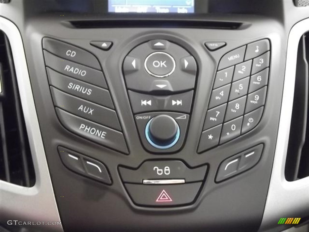 2012 Ford Focus SE 5-Door Controls Photo #60122299