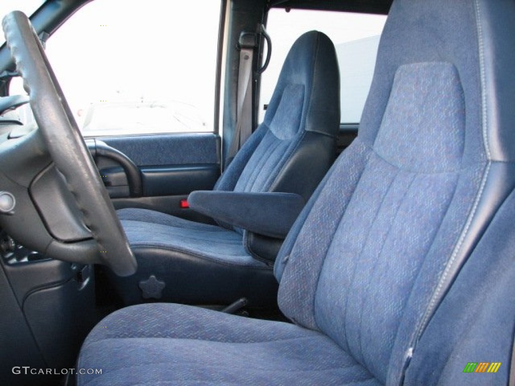 1998 Astro LS Passenger Van - White / Navy photo #6