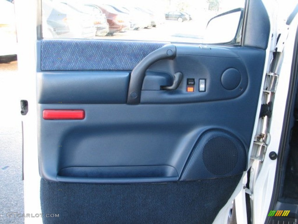 1998 Astro LS Passenger Van - White / Navy photo #8