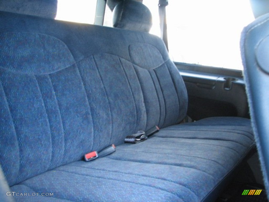 1998 Astro LS Passenger Van - White / Navy photo #10