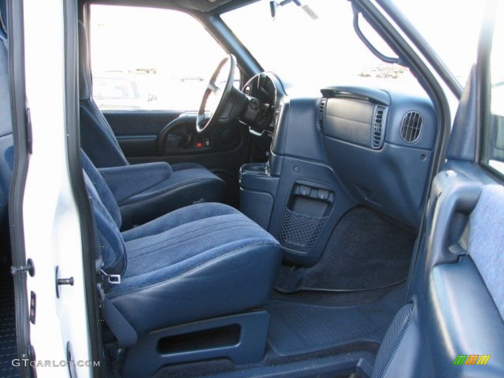 1998 Astro LS Passenger Van - White / Navy photo #11